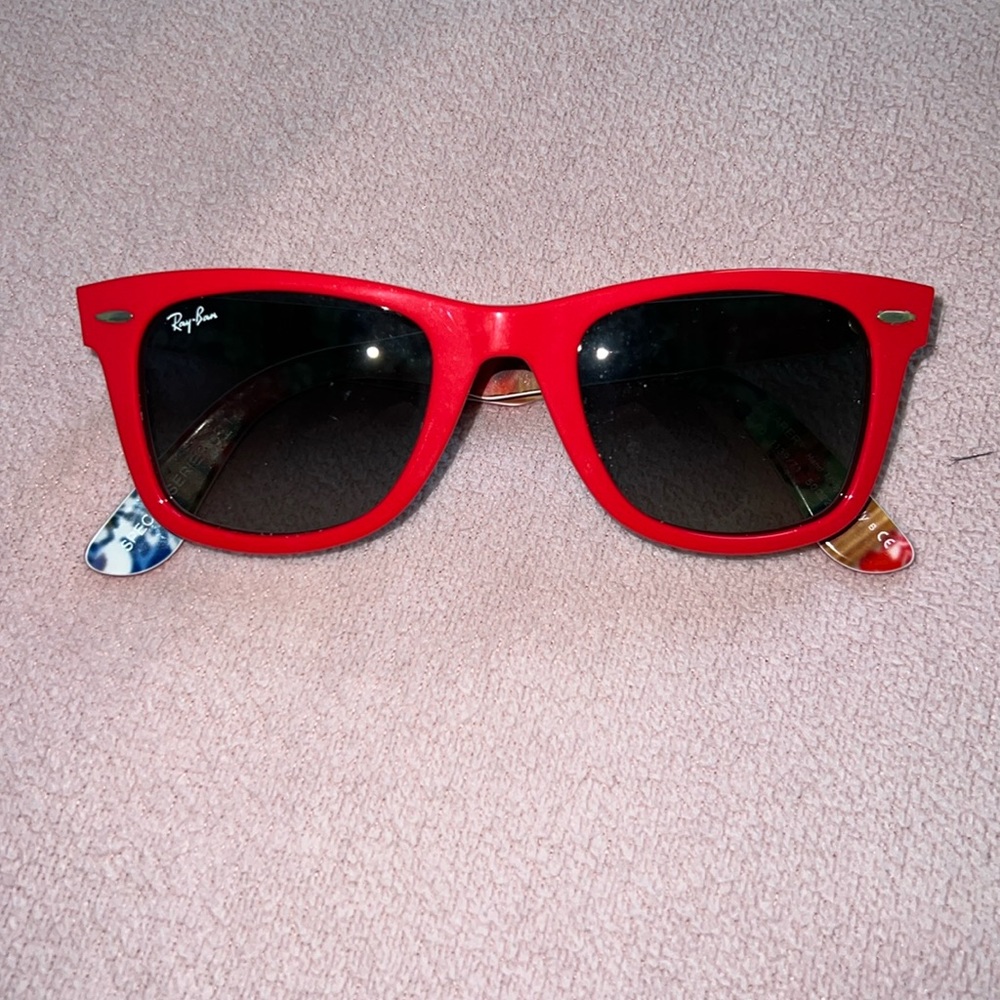 NWOT- RARE Wayfarer Special Series 11 Sunglasses